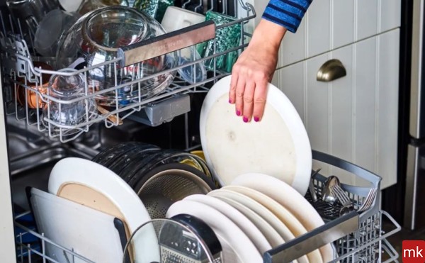 عکس شستن ماشین ظرفشویی
